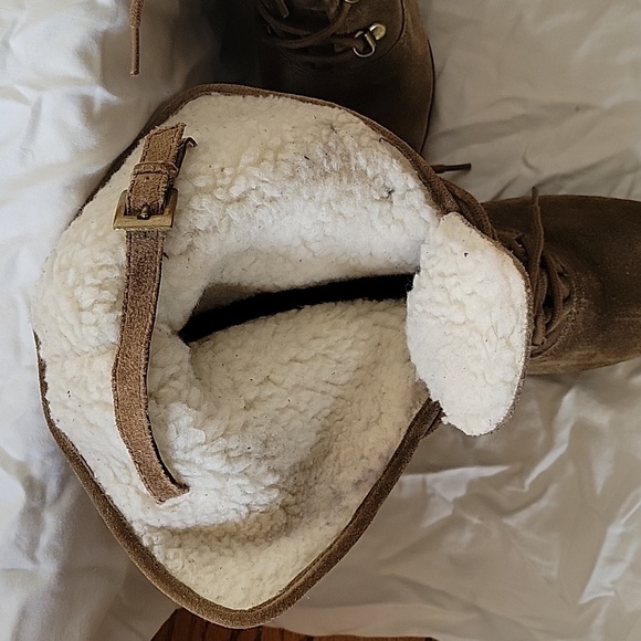 Aerosole Short Suede Lace-up Boots w/Faux Fur lining Olive Color Size 6.5 - Picture 3 of 8